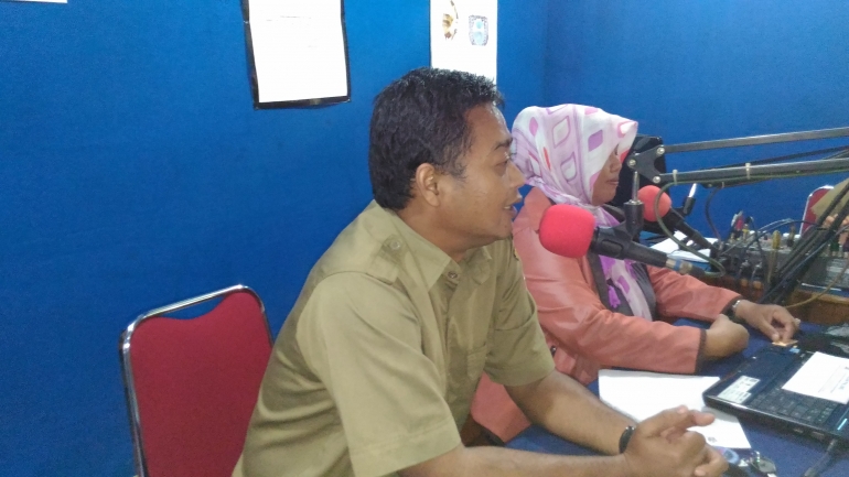 Endro S. Sebagai Narasumber saat berbagi cerita dalam mata acara Bincang Hijau di Radio RKK. Foto dok. Desi Kurniawati/YP