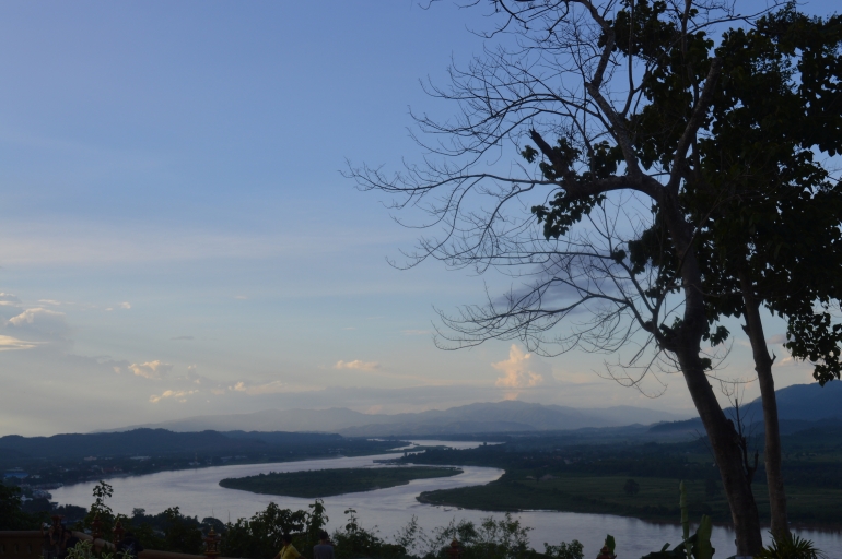 Peandangan sungai Mekong dari Wat Phra That Pha Ngao