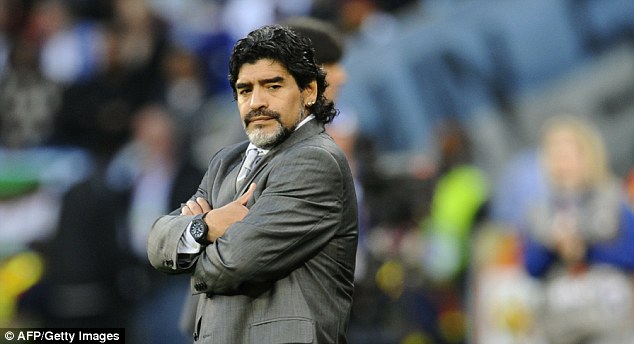 Maradona | (Momen saat Maradona memimpin Timnas Argentina di Piala Dunia 2010 / sumber : Dailymail)