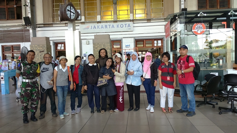 Bersama eksis CLICK di Stasiun Kota. Foto: Dok. Pribadi