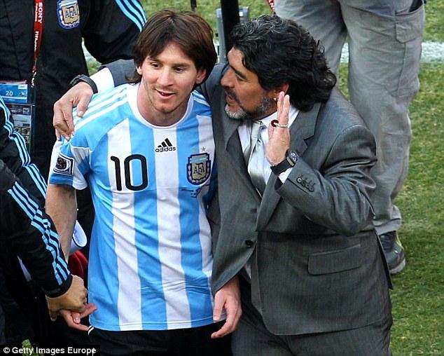(Momen kebersama Maradona bersama Messi di 2010 / sumber : Dailymail)