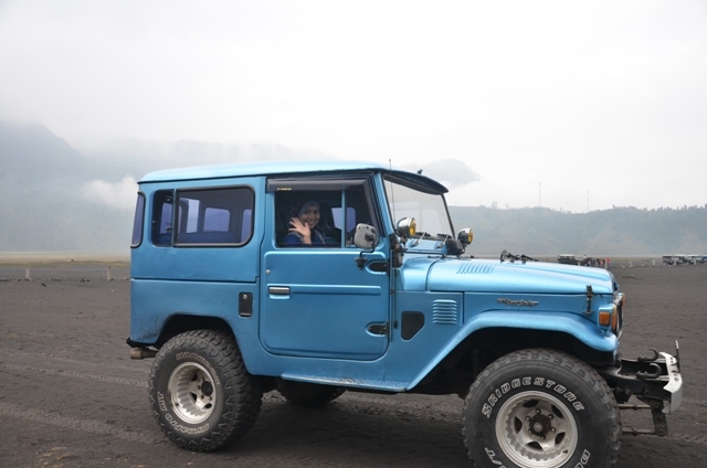 Mengelilingi Lautan Pasir Menggunakan Jeep (Koleksi Pribadi)