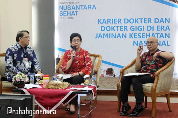 Ki-ka= drg Usman Sumantri, Menteri Kesehatan, Prof. Dr. dr. Nila Farid Moeloek, Sp.M (K) dan Kang Maman. (Foto GANENDRA)