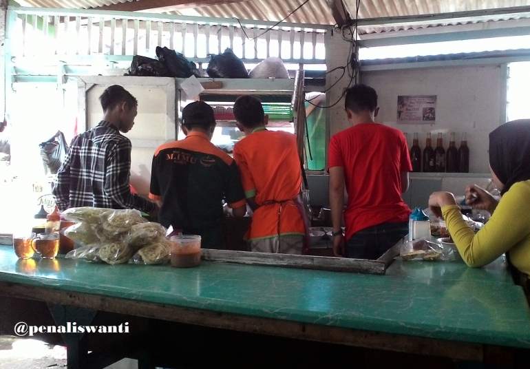 Suasana Baso M. Imu Garut (Dokumen Pribadi)