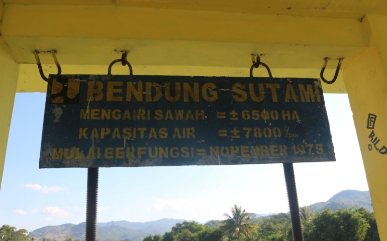 Papan Nama Bendung Sutami Mbay (dok.Pribadi)