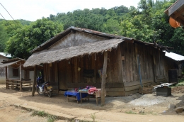 Rumah suku Hmong di Laos | foto-foto: koleksi pribadi
