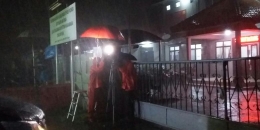 Kondisi Pelabuhan Wijayapura tiba-tiba diguyur hujan deras disertai angin kencang menjelang pelaksanaan eksekusi mati Kamis (28/7/2016) tengah malam. Sumber : Kompas.com