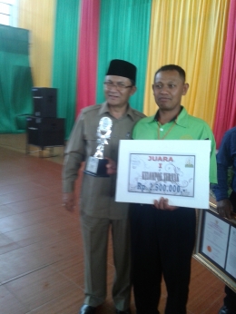 Foto Ketua Kelompok Giri Mulyo bersama Bapak Wakil Bupati Aceh Tengah Drs. H. Khairul Asmara (dokpri)