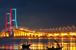 Jembatan Suramadu yang megah (Pic Source: www.nettik.com)