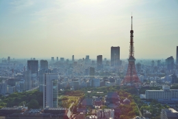 pemandangan ke Tokyo Tower dari Seaside Top di sore hari (dokumentasi pribadi)
