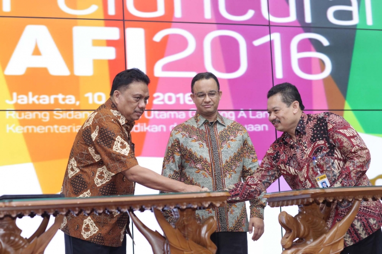 Gubernur Sulut Olly Dodokambey, Mendikbud Anies Baswedan dan Sekjen Kemdikbud Didi Suhardi dalam peluncuran AFI 2016 di Jakarta, 10 Juni 2016 lalu (Foto: Herman Wijaya)