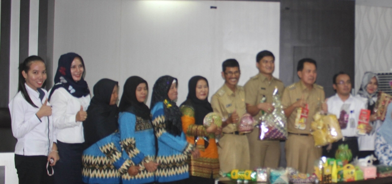 UMKM yang hadir foto bersama Wako Prabumulih. Foto dokpri