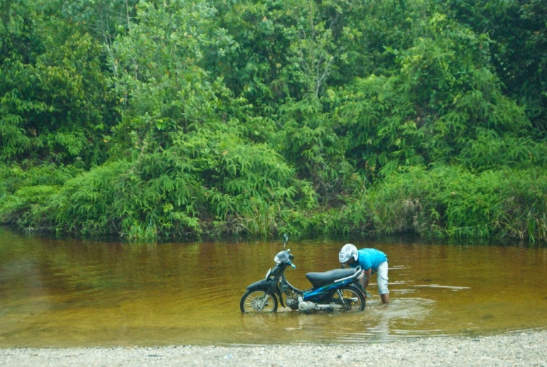 Aktivitas manusia di area penyangga Cagar Biosfer Giam Siak Kecil-Bukit Batu (dok. pri).