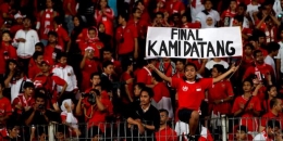 KOMPAS IMAGES/KRISTIANTO PURNOMO. Suporter tim nasional Indonesia 