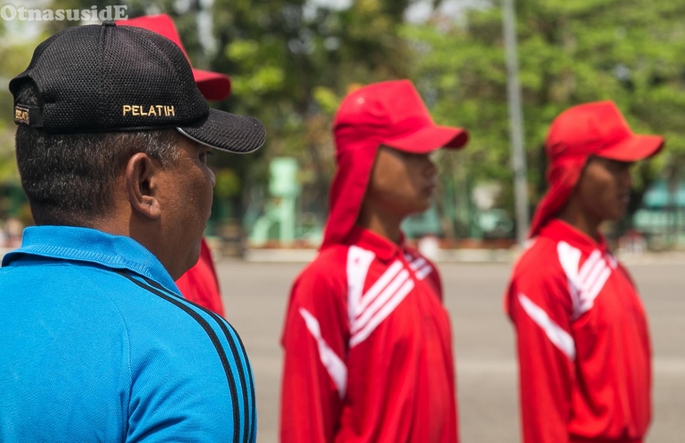 Tidak hanya Paskibraka yang kepanasan, pelatih juga kepanasan