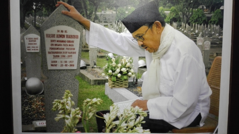 Cintaku kau bawa mati......