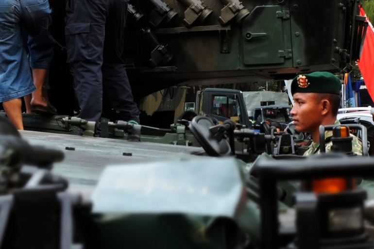 anggota TNI di sela-sela pengunjung ( dok. penulis )