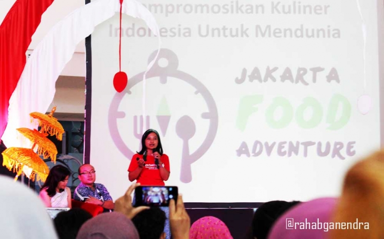 Ira Lathief dari Jakarta Food Adventure saat tampil sebagai narasumber di ajang Talkshow Petualangan Kuliner Indonesia di Mal Basura, Sabtu (6/8/2016). (Foto Ganendra)