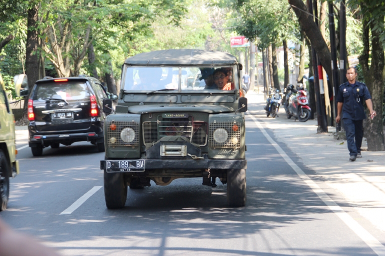 Bergerak meninggalkan hotel, melaju di jalur aspal mulus. (Foto: Gapey Sandy)