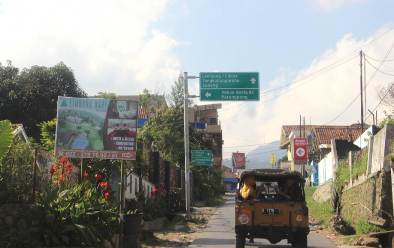 Mengarah menuju ke Lembang, dan belok kiri ke Parongpong. (Foto: Gapey Sandy)