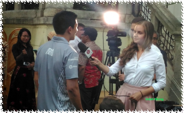 Media lokal Hungary juga mewawancarai Rio Haryanto (dokpri)