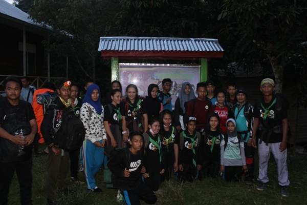 Sispala GENTA peserta fieldtrip. Foto dok. Yayasan Palung