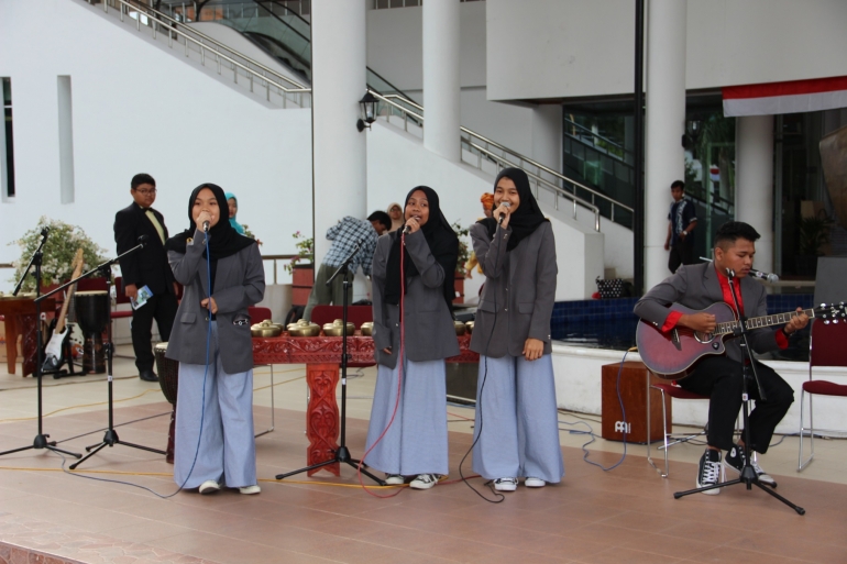 Vocal Group SMA Negeri 1 Bukittinggi