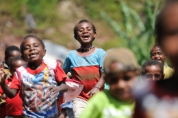 Keceriaan anak-anak Papua (www.ptfi.co.id)