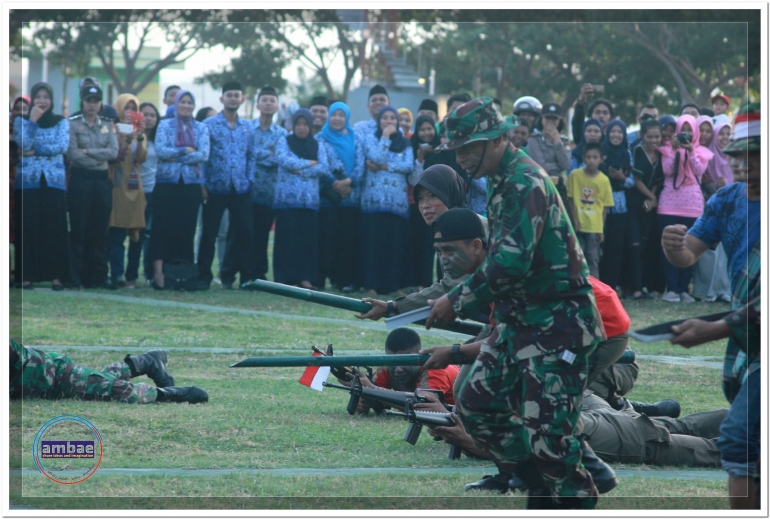 Pasukan TNI dan Rakyat Bantaeng diperankan oleh Anggota KODIM 1410 Bantaeng dan Siswa/Siswi SMA Negeri 1 Eremerasa, menyerang penjajah saat pementasan Drama Kolosal Memperingati HUT Republik Indonesia ke-71 (17/08).