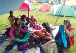 Aktivitas di tenda peserta (Dokumen Pribadi)
