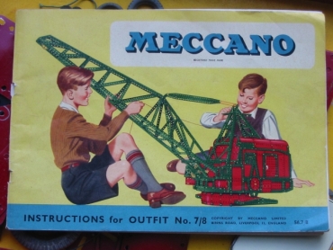 Ini mainan favorit Rudy Habibie kecil, Meccano. Tak kalah kerennya dengan bongkar pasang lego, bukan? (Sumber Ilustrasi : https://en.wikipedia.org/wiki/Meccano)