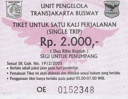Karcis Transjakarta Rp2.000 berlaku pukul 05.00-07.00 (Foto: Djulianto Susantio)