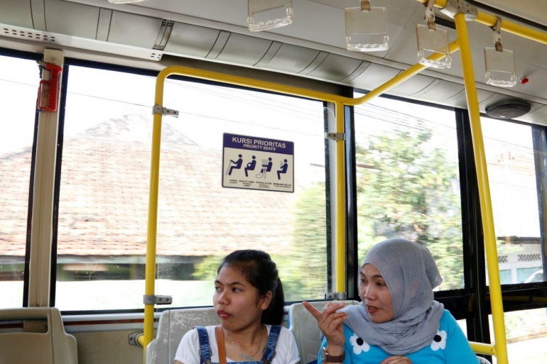 Foto-foto, Dok Pribadi J.Krisnomo, suasana di salah satu Bus Kota di Kota Bandung, Minggu (21/8/16).