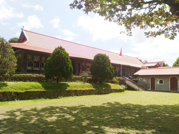 Gedung administrasi dan toko (foto: dok pri)
