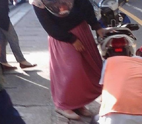 Foto: Rok wanita terjepit rantai (Sumber:aripitsop.com)