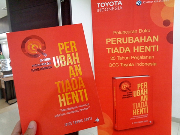 Buku yang menandai 25 tahun perjalanan QCC Toyota Indonesia - Foto: @angtekkhun