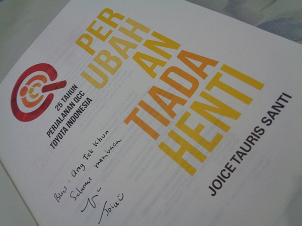 Menjadi buku edisi tanda tangan penulis - Foto: @angtekkhun