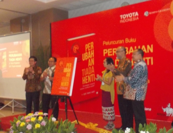 Perubahan Tiada Henti, buku yang mengupas 25 Tahun Perjalanan QCC Toyota Indonesia (dokpri)