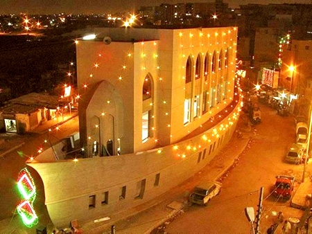 Masjid Safinah di Bakra Peri, Karachi, Pakistan (Sumber: Visitpak.com)