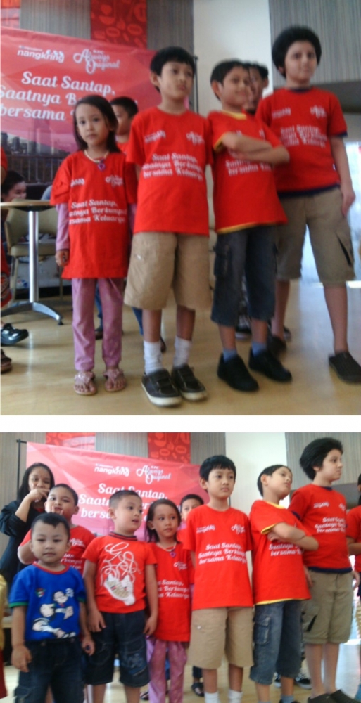 zaza dan anak-anak lainnya di atas panggung saat nangkring kompasiana KFC (dokpri)
