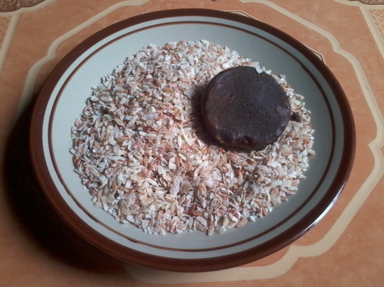 Emping dari padi tua yang belum masak. emping enak dimakan bila ditambahkan dengan gula merah dan kelapa yang tidak terlalu tua, tetapi tidak terlalu muda di parut. Foto dok. Borneo Wisata