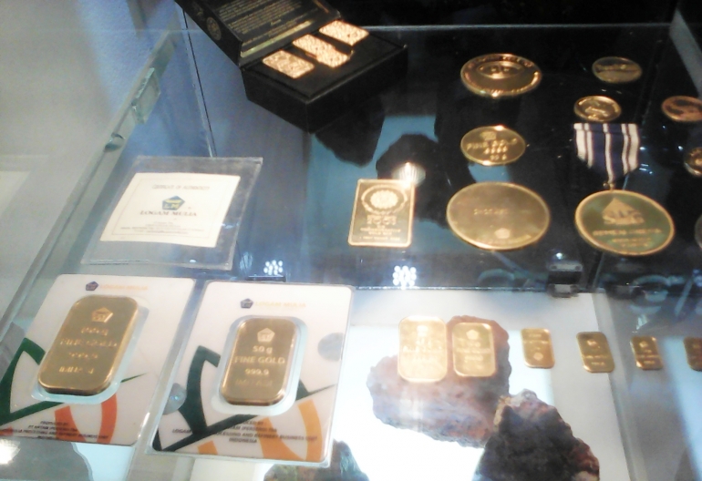 Berbagai koleksi emas batangan PT. Antam. (dokpri)