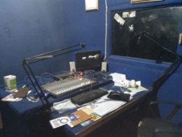 Studio siaran Radio Komunitas Lintas Merapi FM. (Foto: Dokpri. Sukiman)