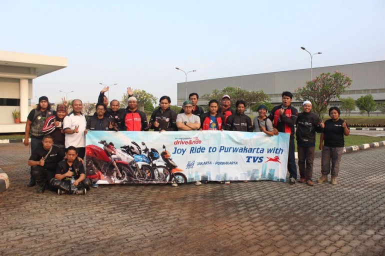 Rombongan Kompasianers yang dikawal TMC Chapter Jakarta di Pabrik TVS Motor Company Indonesia, Kawasan Industri Suryacipta, Karawang. (Dok: Kompasiana)
