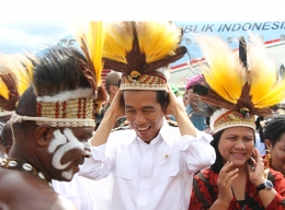 Desember 2014, saat datang ke Papua untuk menghadiri perayaan Natal di sana (sumber: Kabarpapua.co)