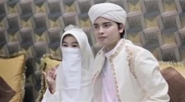 Nikah dini yang dilakukan oleh putra ustat Arifin Ilham, Muhammad Alvin yang menikah di usia 17 tahun dengan seorang wanita yang berusia 2 tahun lebih tua yang bernama Larissa (www.huntnews.id).