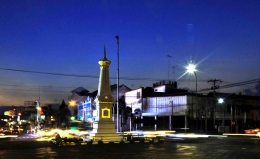 Tugu Jogja, salah satu landmark populer di Jogja (dok. pribadi)