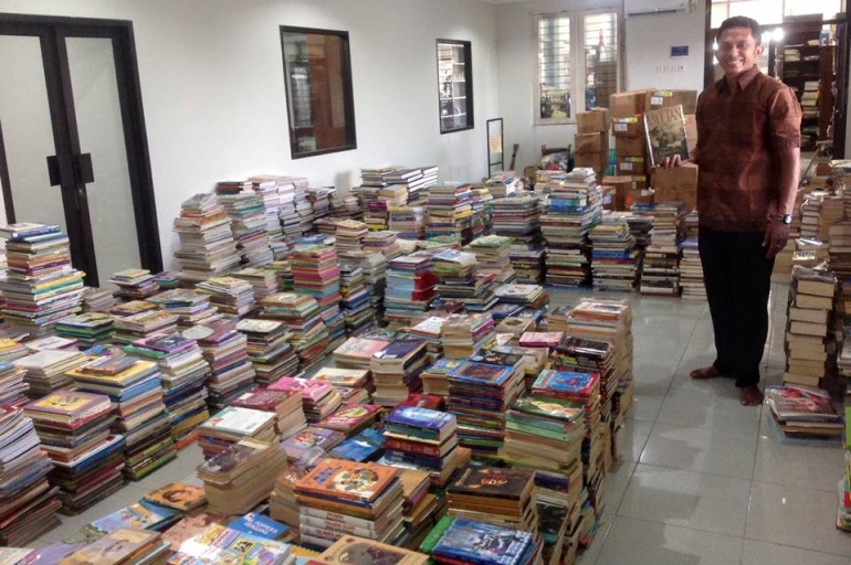 ribuan buku dalam dan luar negeri dengan berbagai tema tersedia (dok. Ganesa)