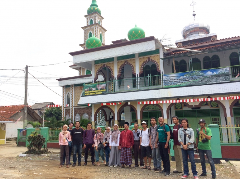 Keterangan: 14 Peserta Ngopi Jakarta mengunjungi Karadenan Kaum, antaraBojong Gede dan Cilebut,  Kab. Bogor (27/8/16).