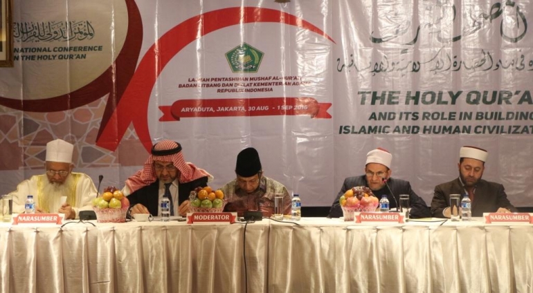 pembcara pada sesi I, ketua Lajnah al-Qur'an Pakistan, Ketua Lajnah Yordan, ketua lajnah AL-Azhar dan Ketua Lajnah Lebanon dengan moderator Prof. Sayyid Aqil Husein al-Munawwar